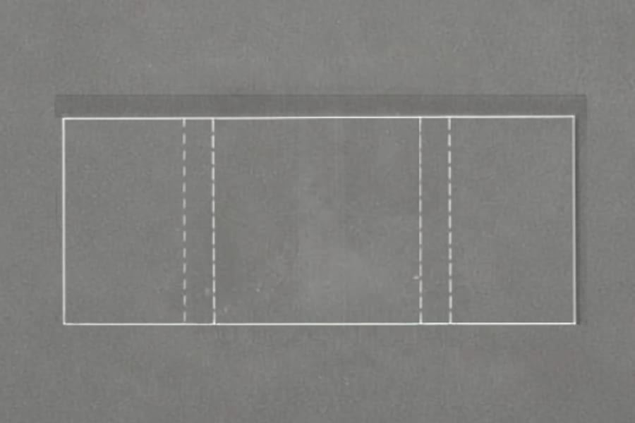 L'étui à plat, ses lignes de pliage marquées en pointillé